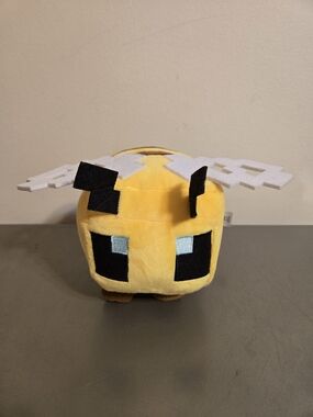 Mattel Mojang Minecraft Bee 8" Plush Toy